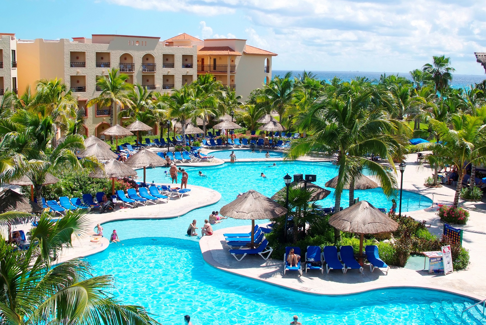 Sandos_Playacar_Pool_Main_04